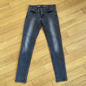 Levi’s Skinny Slight Curve